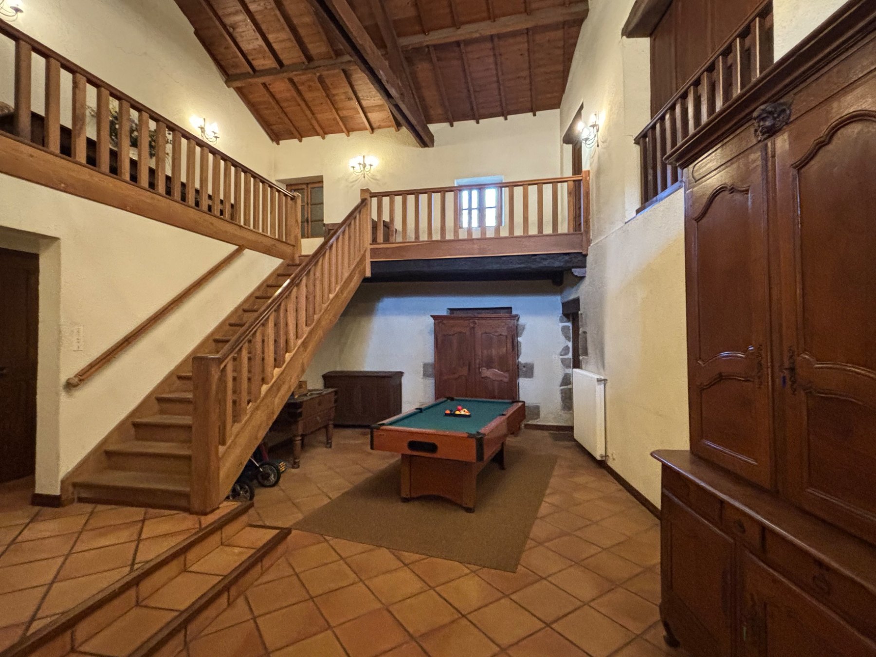 Salle de billard sous mezzanine