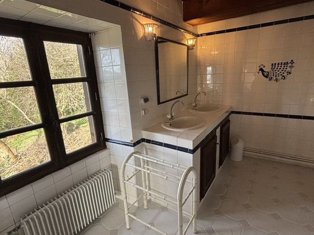 Salle de bains lumineuse